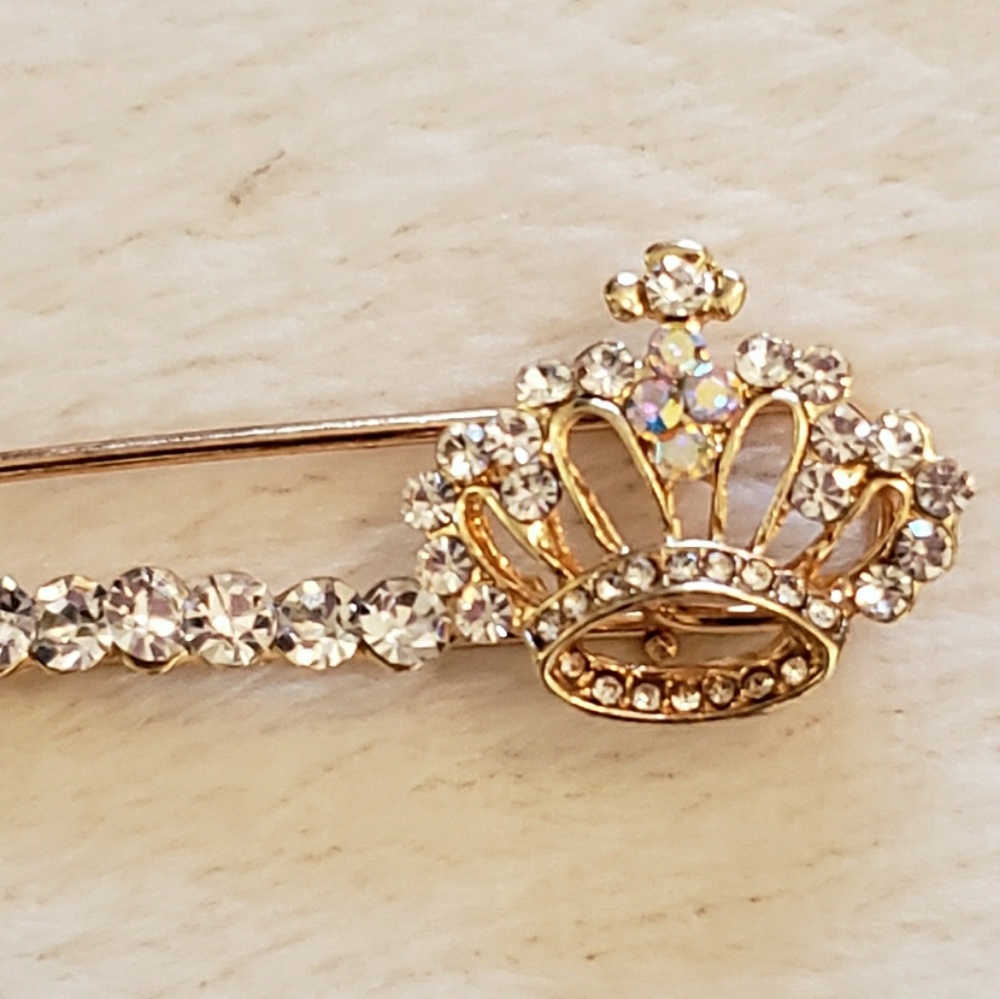 Goldtone Princess crown pin